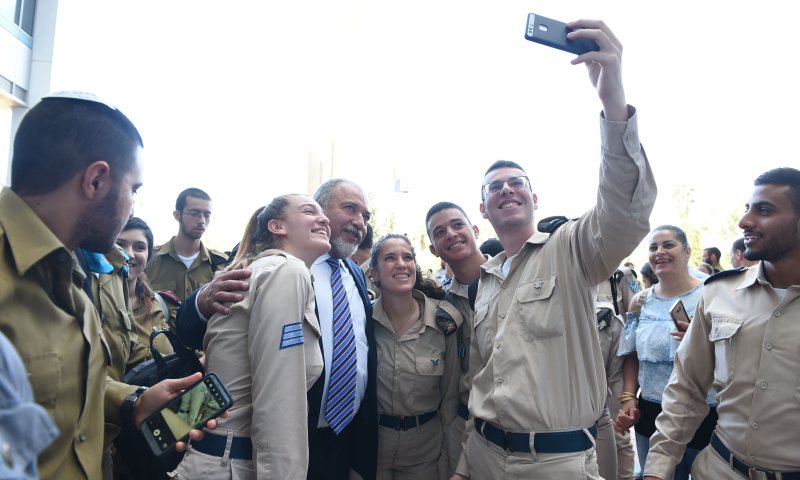 שר הביטחון: "המלחמה הבאה תהיה בצפון ובדרום"