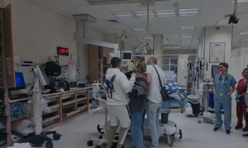 מרגש: מיה רגב התאחדה עם משפחתה | צפו