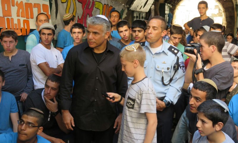 צפו: יאיר לפיד בדבר תורה על ברכת "יוצר אור"