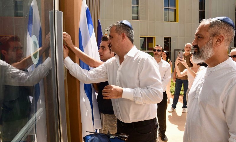 מתחבר למקורות: אביב גפן בצעד מרגש לזכר אביו