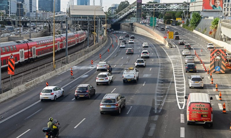 בעקבות נזילה בצינור מים: עומסים כבדים בנתיבי איילון