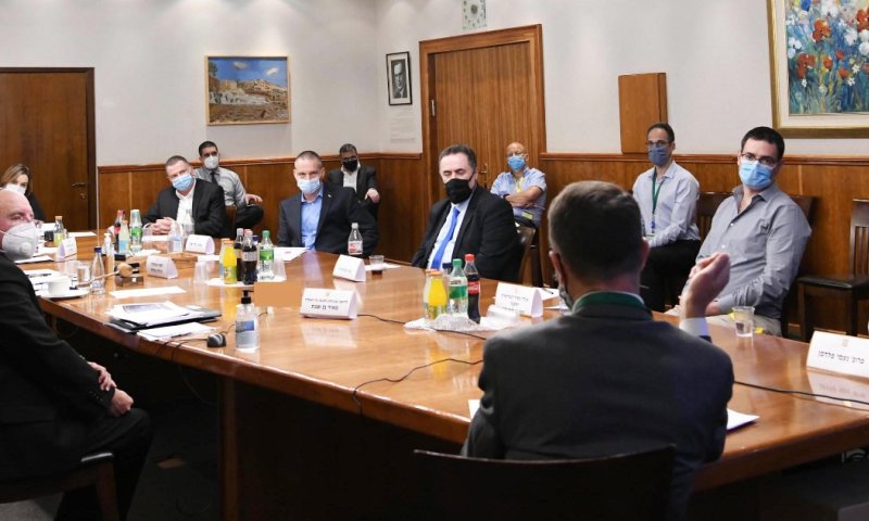 המל"ל המליץ: סגירת בתי כנסת וצמצום התקהלויות ל-10 אנשים