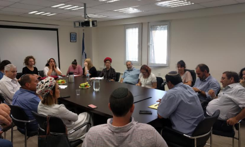 עקב תלונות בנות השירות: ג'רבי הזמין את המנכ"לים