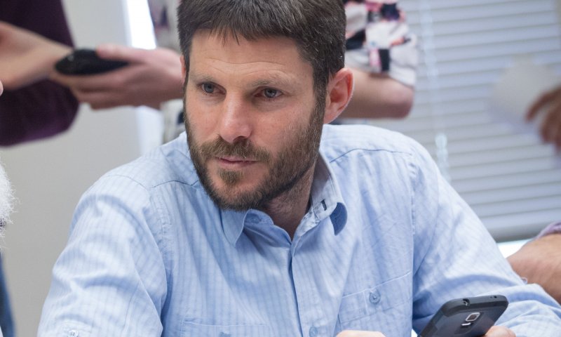 סמוטריץ' מרוצה: "חייב לשלוח זר פרחים לטוויטר"