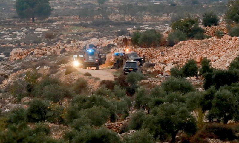 פיגוע ירי ליד חלחול: מחבלים ירו לעבר אוטובוס