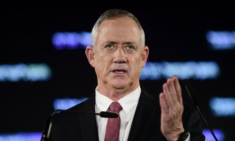 חצי מליון ש"ח: גנץ תבע את מי שהאשימה אותו בהטרדה