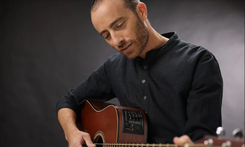 משנכנס: יוחאי בן אב"י בשיר מפתיע לחודש אדר. צפו