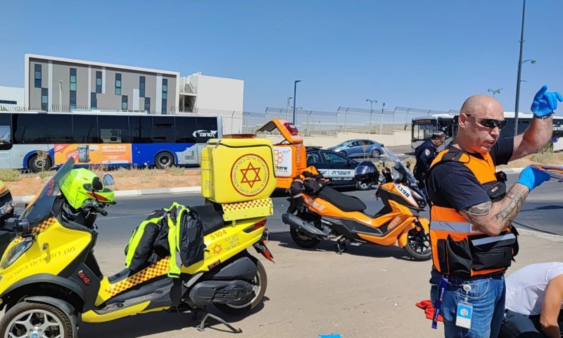 תאונה קשה בנגב: פצועים בהתנגשות רכב וטרקטורון