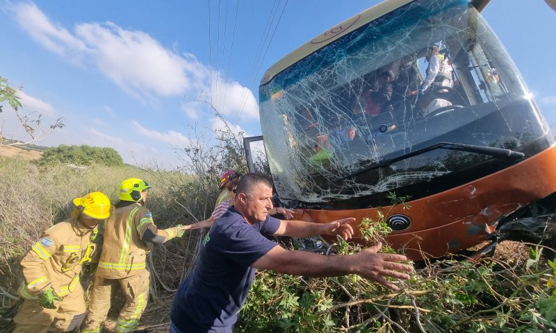 תאונת האוטובוס בכביש 1: כל הלכודים חולצו