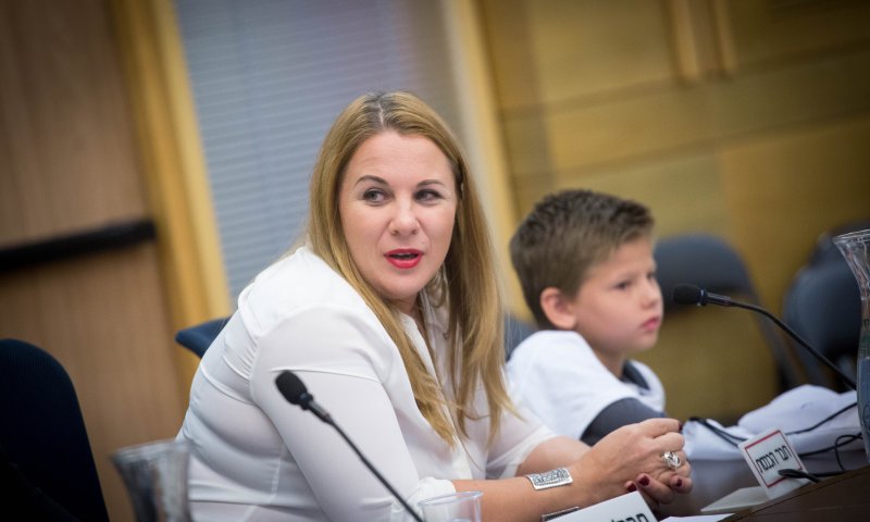 ח"כ קסניה סבטלובה מדווחת פייק ניוז בשידור חי