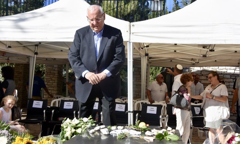 שלושים לנחמה ריבלין: בני המשפחה עלו לקברה