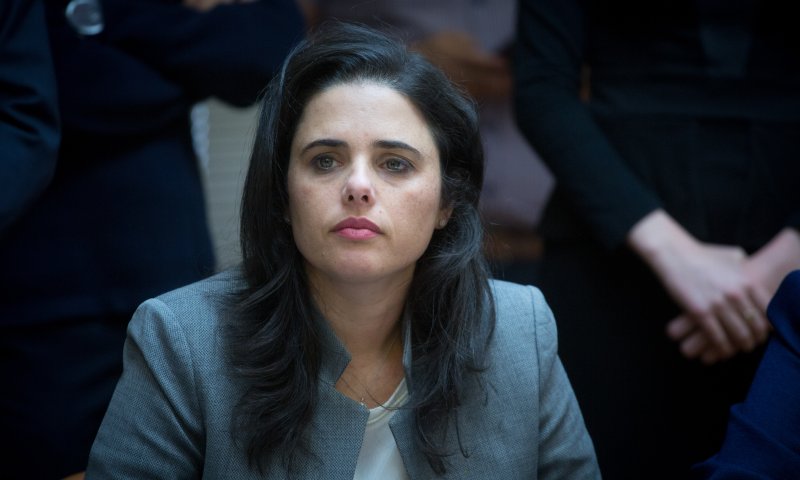 השתיקה יפה לה: למה איילת שקד לא מחליטה?