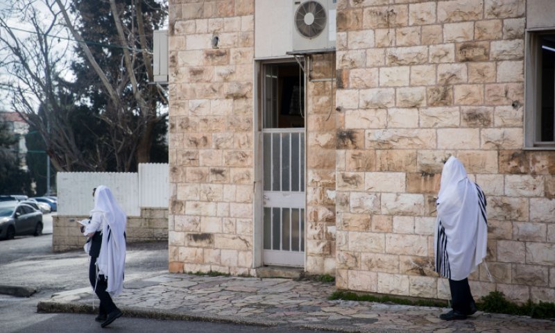 יום עצוב: הרבנים הראשיים הורו לסגור את בתי הכנסת