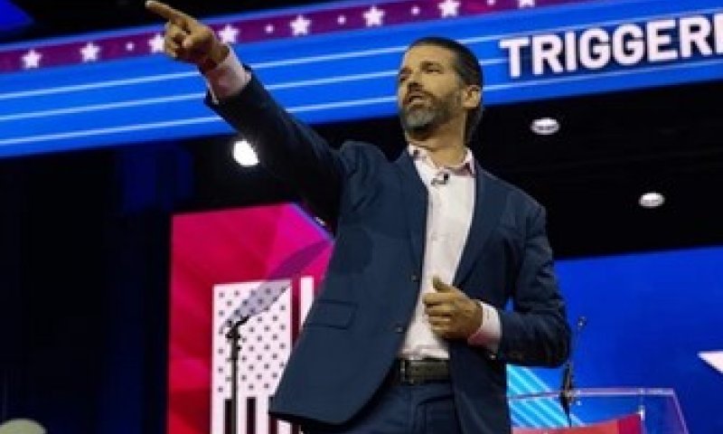 הבן של טראמפ תוקף: "למה שנרצה שותפות עם אוקראינה ולא רוסיה"