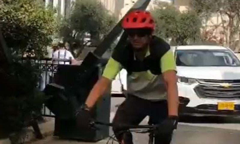 השר רכב 28 ק"מ מביתו לישיבת הממשלה. צפו