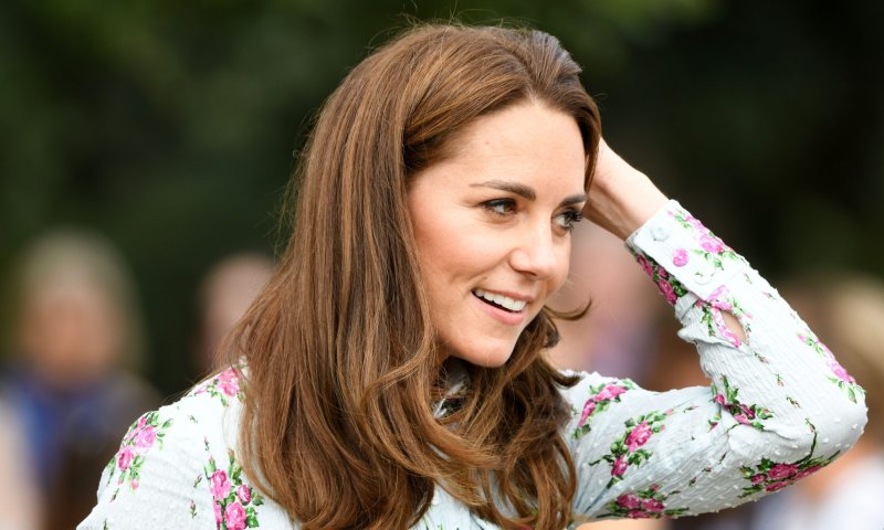 כמה פשוטה ככה יפה: קייט מידלטון בשמלה מזארה