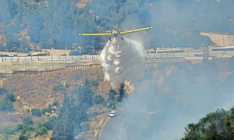 שריפה עוצמתית בירושלים: מטוסי כיבוי הוזנקו לזירה