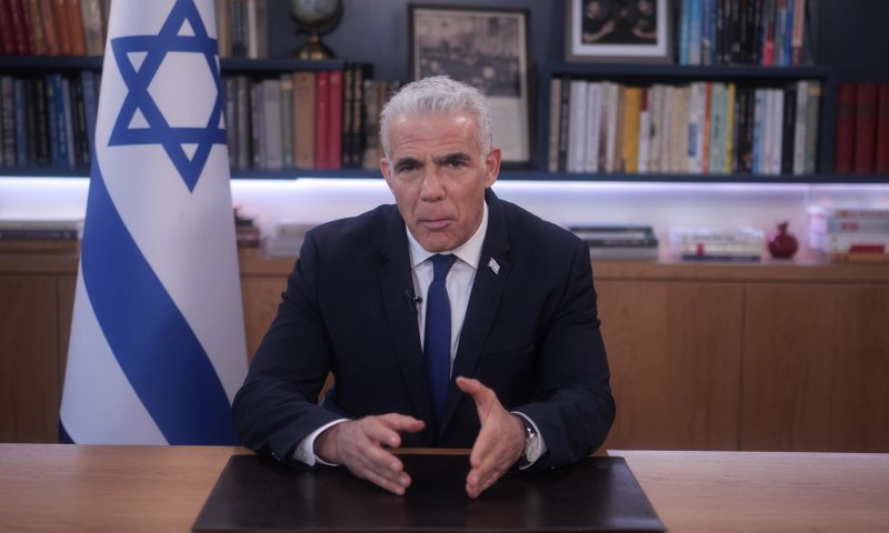 לפיד קיבל עדכון ביטחוני מהמזכיר הצבאי של נתניהו