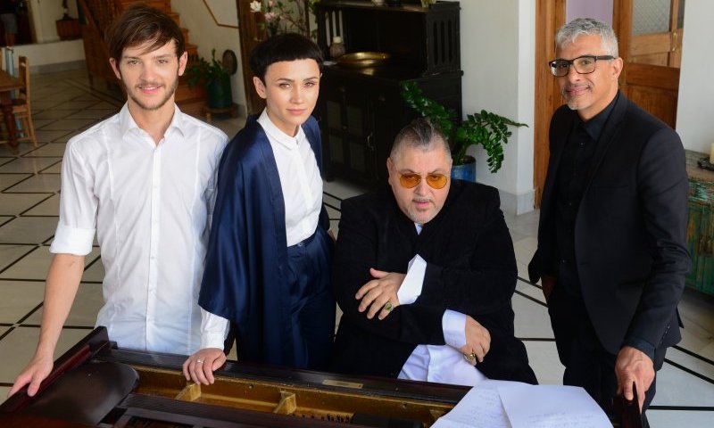 צפו: אמנים שרים למשוררת שהלכה לעולמה מסרטן