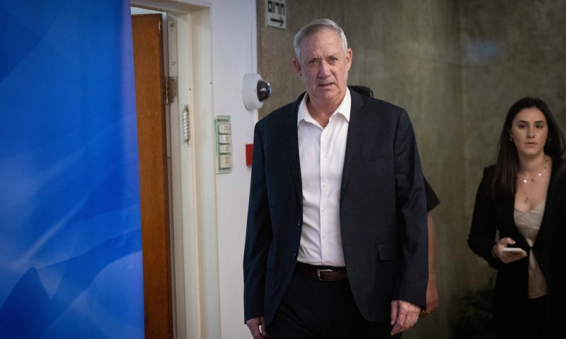 מכתב חריף לגנץ: "נועם רז לא זכה שביתו יוסדר"