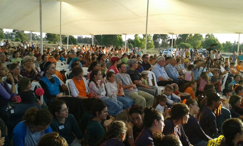 מאות מגורשי גוש קטיף הגיעו למחסום כיסופים