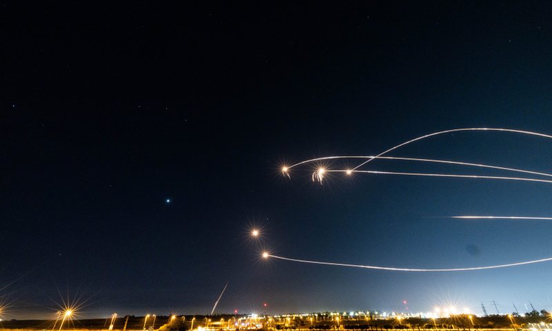 אזעקות ויירוטים במרכז הארץ. מטח כבד לעוטף עזה