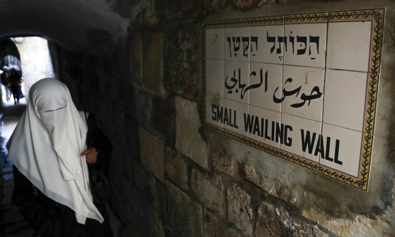 המשטרה מסרבת להסיר הפיגומים מהכותל הקטן