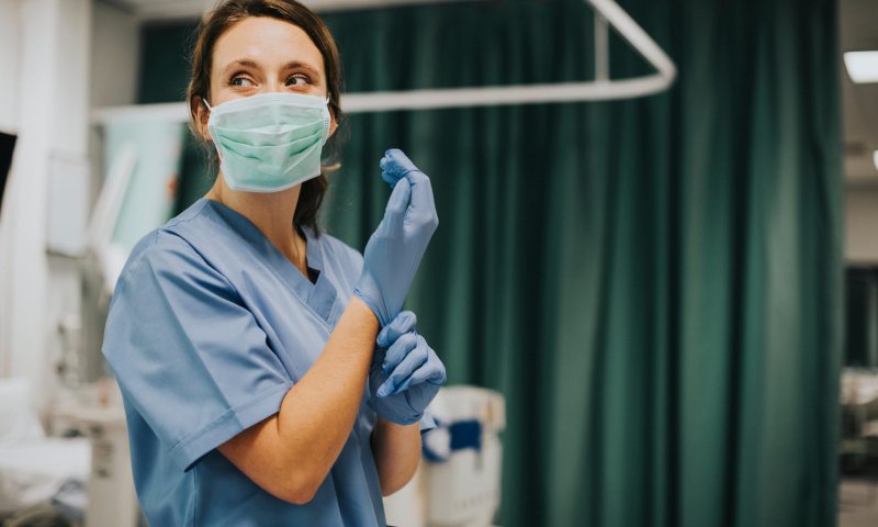 הקורונה חוזרת: זו המדינה שממליצה לעטות מסיכות