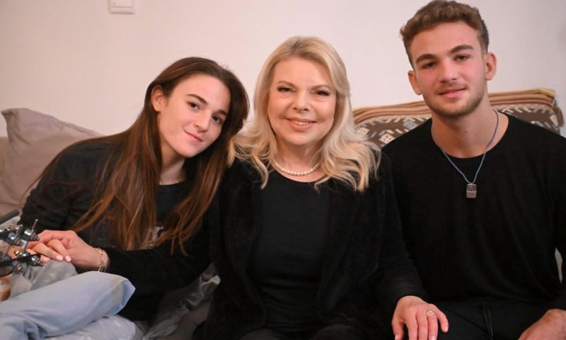 צפו: שרה נתניהו בפגישה עם האחים שחזרו מהשבי