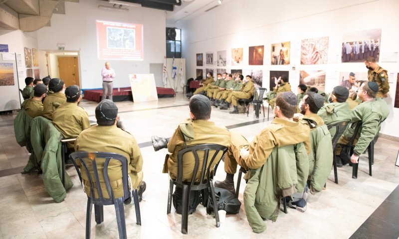 יאיר גולן שומע? לוחמים חרדים איבטחו את קבר יוסף בשכם