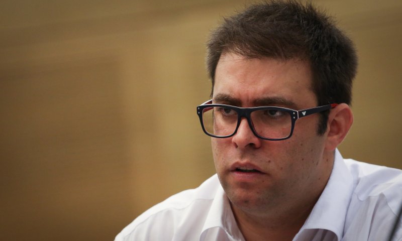 "הוא רוצה לחנוק אותי": מי גנב לאורן חזן את המזגן?