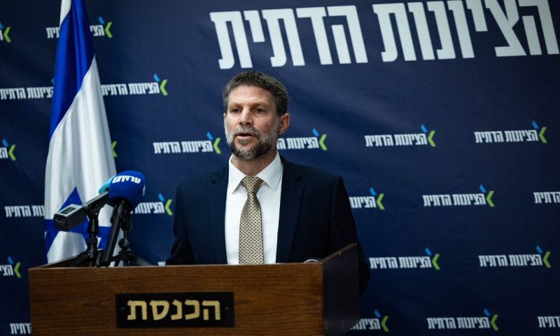 שאלנו את סמוטריץ׳: למה הוא לא עובר את אחוז החסימה?