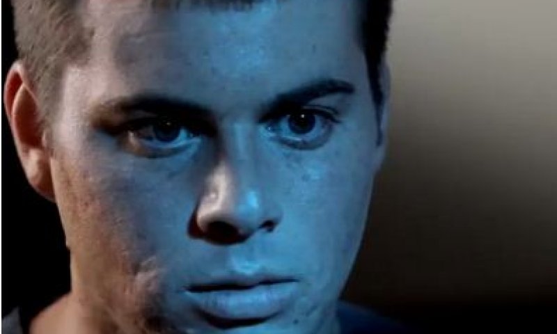 ביקורת: צפיתי בסרט בהלם ובזעזוע; זהו ניבול פה, כפשוטו