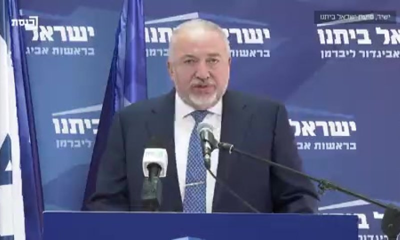 ליברמן הודיע: הדלק יוזל בחצי שקל לליטר