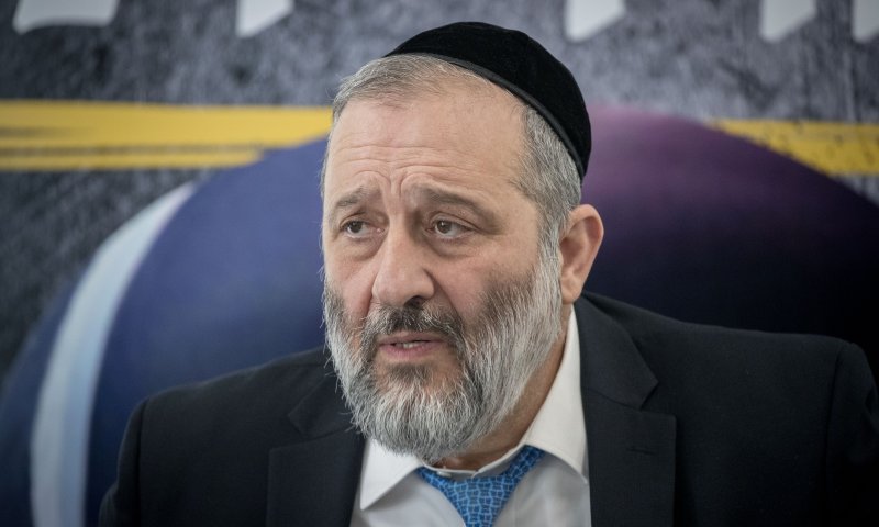 דרעי: "גם אם יהיה סגר בחגים, בתי כנסת יפתחו"