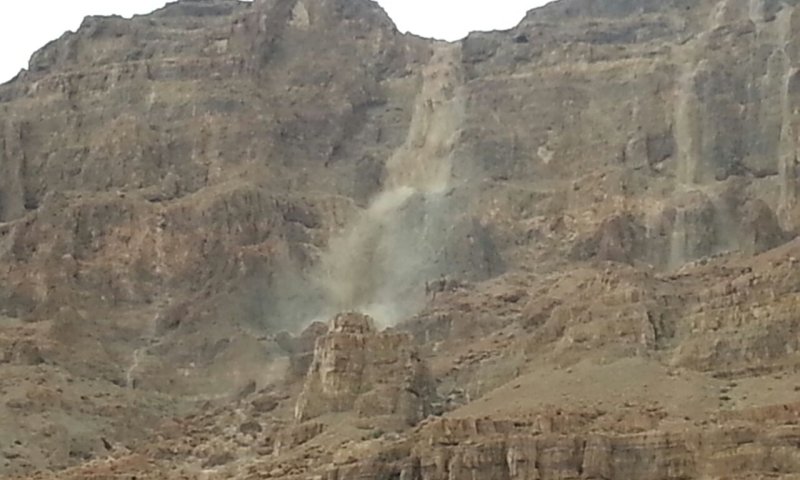 גשמי ברכה: צפו בשטפון מרהיב בנחל קומראן