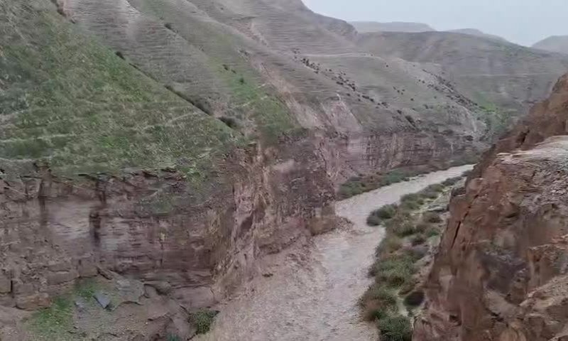 דרמה בבנימין: נער נסחף בנחל מודיעין, חשש כבד לחייו