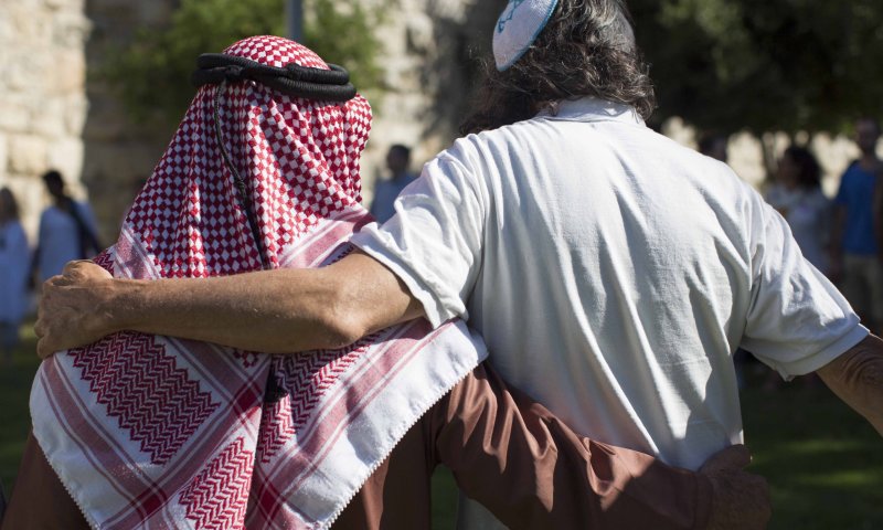 על בית חשמונאי, עלינו ועל היחס לשונה