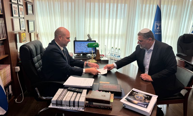 הסכמה נדירה בכנסת: המחנה הממלכתי מצטרף להדחת איימן עודה