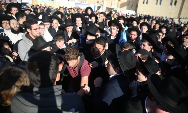 עימותים אלימים בתפילת ראש חודש בכותל המערבי