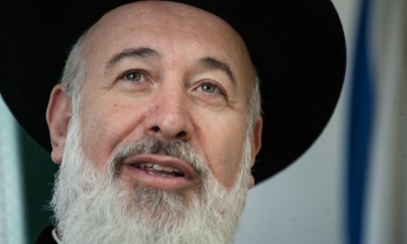 מקורבי הרב מצגר: "רודפים אותו ולא בפעם הראשונה"