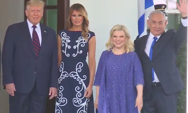 מה לבשה שרה נתניהו לחתימה על הסכם השלום?