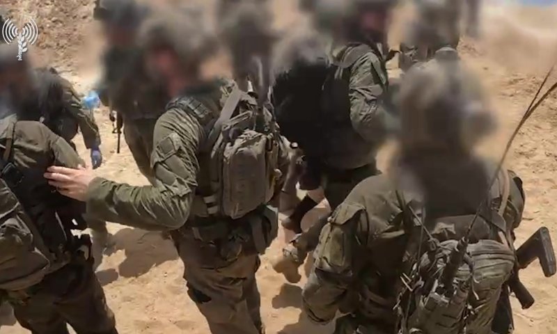 תיעוד דרמטי ממצלמת הלוחם: כך חולצו החטופים