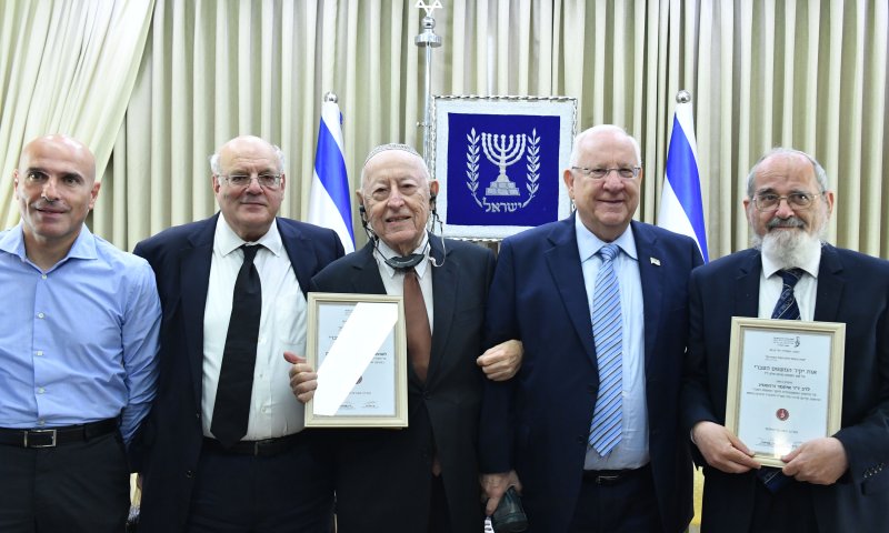 זוכי אות המשפט העברי: ד"ר ורהפטיג ופרופ' בזק