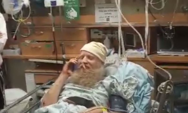 צפו: האב שנפצע בפיגוע שוחח עם ראש הממשלה