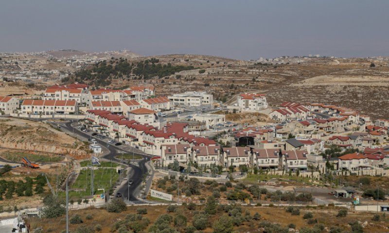 תלמידי ישיבה באפרת ריססו גרפיטי גס והשחיתו את בי"ס