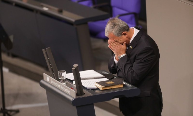 מרגש: יו"ר הכנסת אמר קדיש ופרץ בבכי | צפו