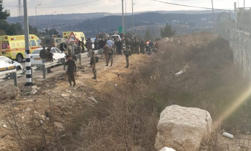 פיגוע דקירה בצומת גוש עציון: המחבל נורה ונוטרל