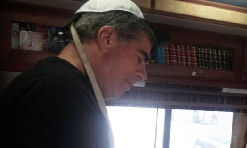 אחרי הזיכוי: גבי אשכנזי הניח תפילין בטנק חב"ד