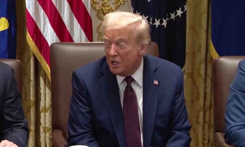 טראמפ באיום נוסף לאיראן: "עוד ארמדה יפהפייה שטה לכיוונם"